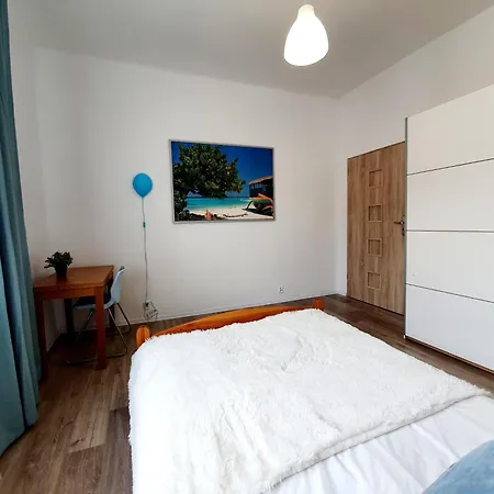W Centrum Gdyni - Swietojanska 78 홈스테이 *